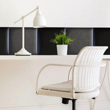 Charger l'image dans la galerie, Carreau de cuir noir