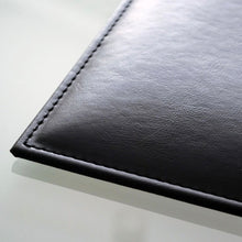 Charger l'image dans la galerie, Carreau de cuir noir